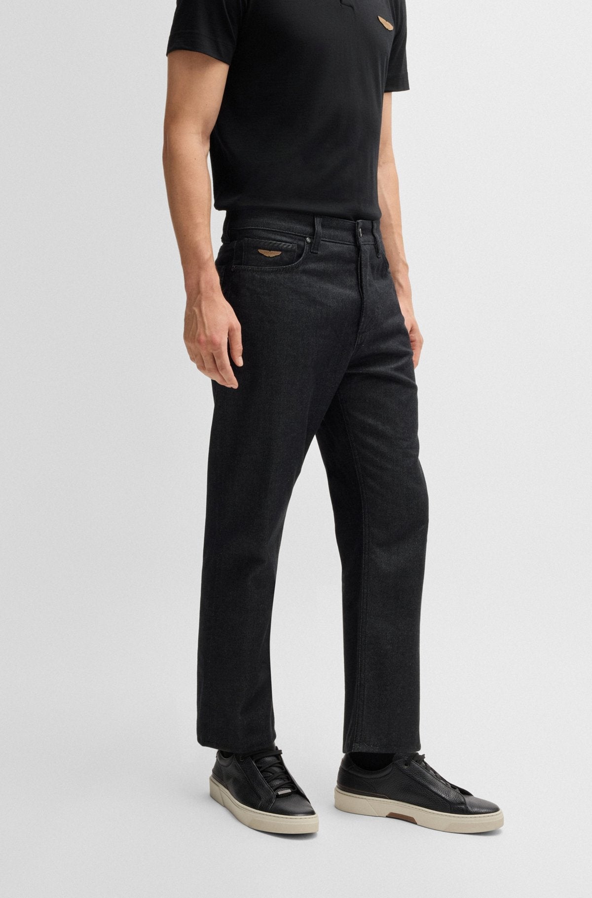 BOSS x ASTON MARTIN Regular-Fit Jeans aus thermoregulierendem Denim