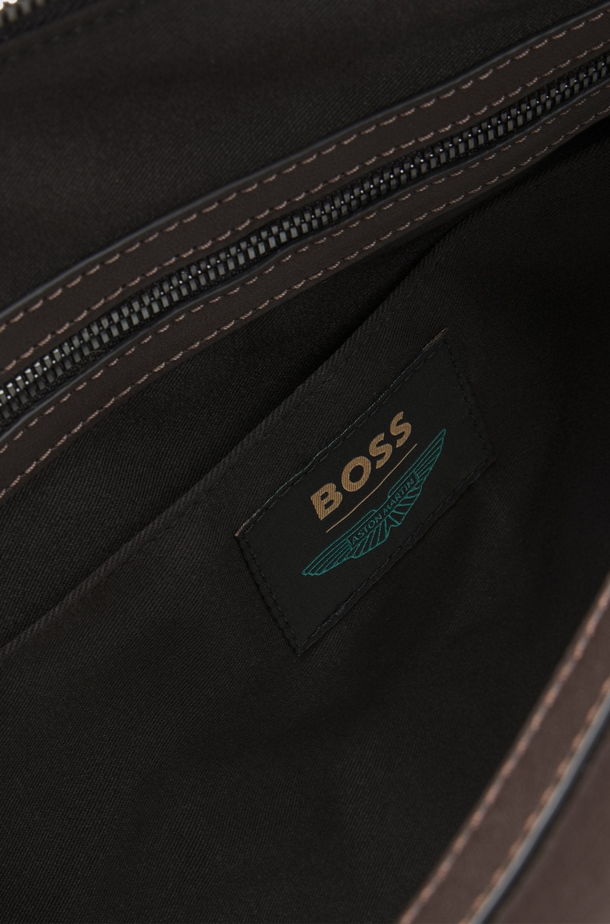 BOSS x ASTON MARTIN Weekender aus Nappaleder mit speziellem Logo